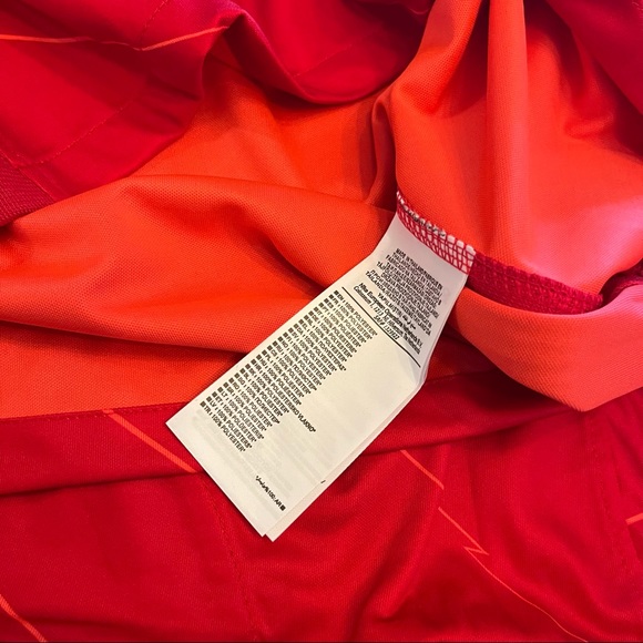 Liverpool home jersey new with tags. Unfortunately did not fit me - Picture 3 of 4